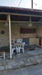 Patio alebo iná vonkajšia časť ubytovania Amparoudes