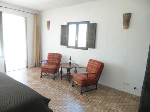 a room with two chairs and a table and a window at Casa el Chorro in El Chorro