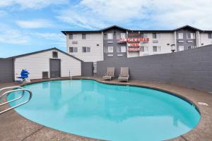 a swimming pool in front of a building at Clackamas Inn and Suites in Clackamas