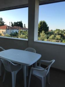 En balkong eller terrasse på B&B Tra gli ulivi