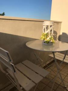 A balcony or terrace at B&B Tra gli ulivi