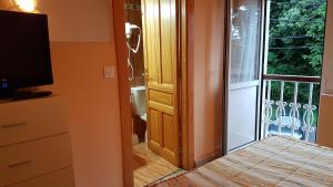 A bed or beds in a room at Hostal de la Playa