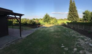 a large yard with a fence and a grass field at Ferienwohnung am Wiehen in Rödinghausen