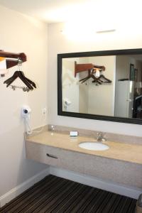 Koupelna v ubytování Quality Inn & Suites Port Arthur - Nederland