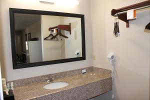 Koupelna v ubytování Quality Inn & Suites Port Arthur - Nederland