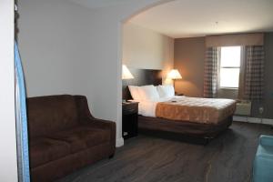 Postel nebo postele na pokoji v ubytování Quality Inn & Suites Port Arthur - Nederland
