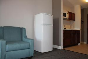 Kuchyň nebo kuchyňský kout v ubytování Quality Inn & Suites Port Arthur - Nederland