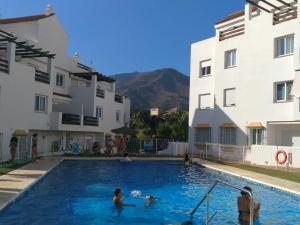 The swimming pool at or close to Urb. Valle Romano Capitolio 11B-C