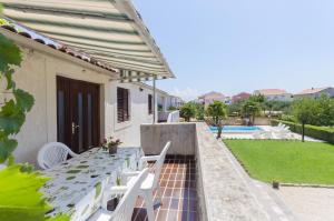 Bazén v ubytování Apartments Vesna with pool nebo v jeho okolí