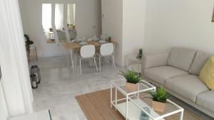 A seating area at Urb. Valle Romano Capitolio 11B-C