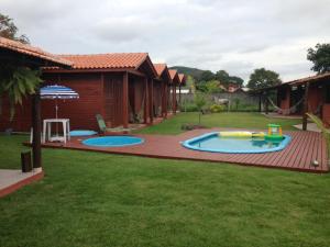 a backyard with a swimming pool and a house at Green Mountain Pousada in Florianópolis