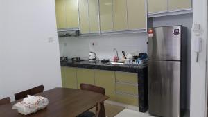 Kuchyň nebo kuchyňský kout v ubytování Adna Homestay Wangsa Maju