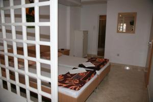 Postel nebo postele na pokoji v ubytování Omega Apartments