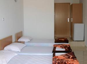Postel nebo postele na pokoji v ubytování Omega Apartments