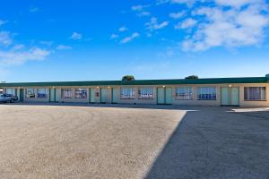 
an empty parking lot with a building behind it at Nullarbor Roadhouse in Nullarbor
