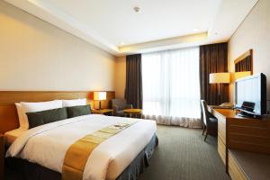 TV a/nebo společenská místnost v ubytování Bridge Hotel Incheon Songdo