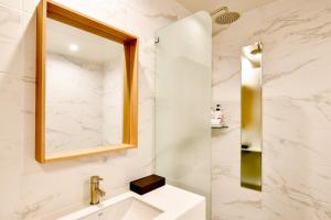 Koupelna v ubytování Blanc Business Hotel