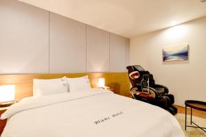 Postel nebo postele na pokoji v ubytování Blanc Business Hotel