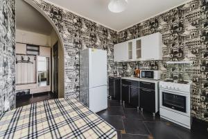 a kitchen with black and white wallpaper at Dekabrist Apartment Belika 13 in Chita
