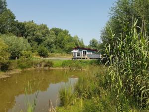 Gallery image of Lodge in Ville-sur-Ancre +6 photos