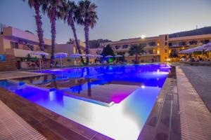Bazén v ubytování Olive Garden Hotel nebo v jeho okolí