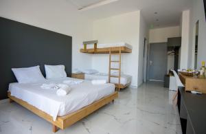 Postel nebo postele na pokoji v ubytování Olive Garden Hotel
