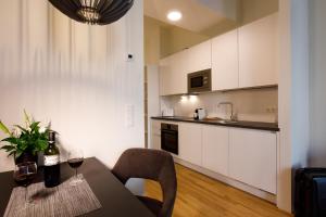 Dapur atau dapur kecil di vienna westside apartments - contactless check-in