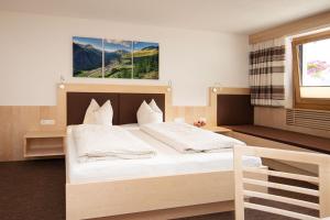 A bed or beds in a room at Haus Montjola