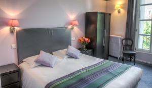 Postel nebo postele na pokoji v ubytování Best Western Hotel Le Guilhem