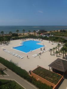an overhead view of a swimming pool at a resort at Las Arenas 112 - Atico vista al mar in Isla Canela