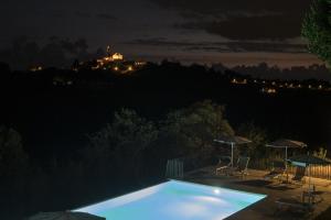 Bazén v ubytování Agriturismo Due Comuni nebo v jeho okolí
