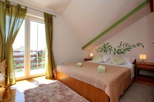 Ein Bett oder Betten in einem Zimmer der Unterkunft Apartments Mara