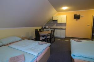 Postel nebo postele na pokoji v ubytování Apartmány Sport with Garage