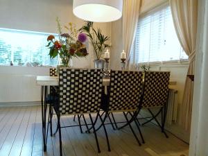 a dining room with a table and chairs with flowers at Ons Buiten in Bergen +17 photos