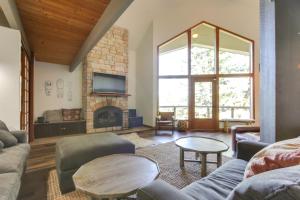 a living room with a couch and a fireplace at RiverPoint Retreat in Sandpoint