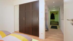 a bedroom with a large wooden door and a closet at Ferienwohnung Mittelsberg in Konstanz