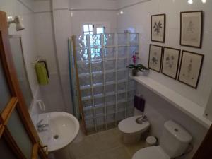 Koupelna v ubytování B&B Nerja