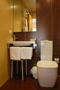 Koupelna v ubytování Hotel Alda Entrearcos