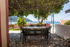 Gallery image of Eleana apartments and studios in Agios Georgios Pagon