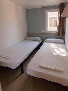 Postel nebo postele na pokoji v ubytování Complejo Turístico & Camping Cabopino