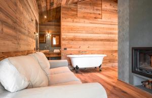 A bathroom at Ledro Mountain Chalet