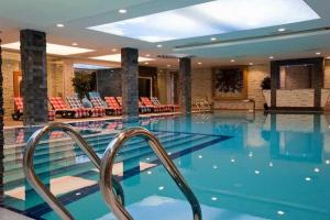 Bazén v ubytování Elegance Resort Hotel & SPA Wellness-Aqua nebo v jeho okolí