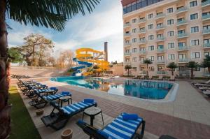 Bazén v ubytování Elegance Resort Hotel & SPA Wellness-Aqua nebo v jeho okolí