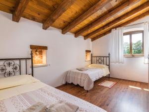Fotografia z galérie ubytovania Elegant Villa in Istria with Outdoor Pool v destinácii Tinjan
