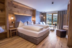 Rúm í herbergi á Alpin Hotel Sonnblick