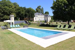 a swimming pool in front of a house at Chambres d'Hôtes Le Château de la Plante in Thuré