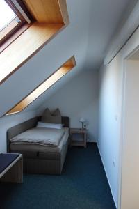 Ferienwohnung Rheinsbergにあるベッド