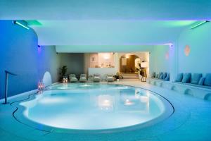 a large tub in a living room with blue lights at Hotel Piccolo Sant'Andrea in Praiano