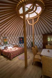 Voodi või voodid majutusasutuse Glamping Podgrodzie toas