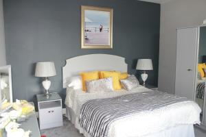 
a bedroom with a bed and a lamp at Glenbarry B&B in New Ross
